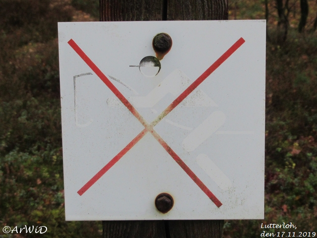 Verbotsschild auf Abwegen (2)