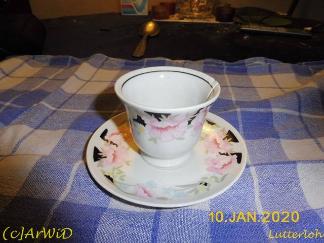 ©Defekte Tasse mit Unterteller (1)