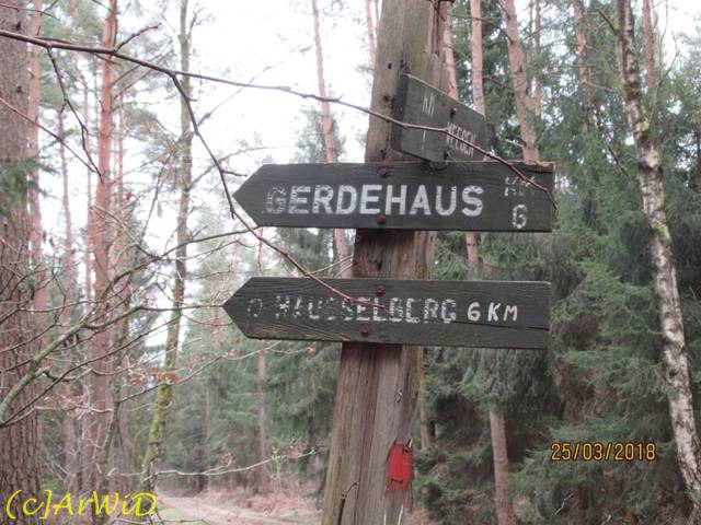 ©Hölzerner Wegweiser am Graben (4)