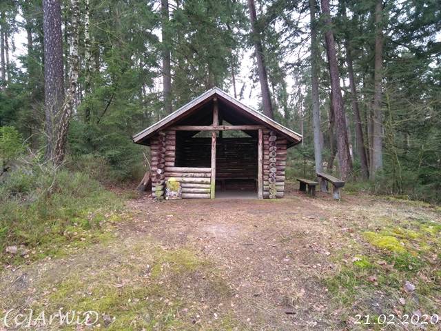 ©Schutzhütte am Hang (1)